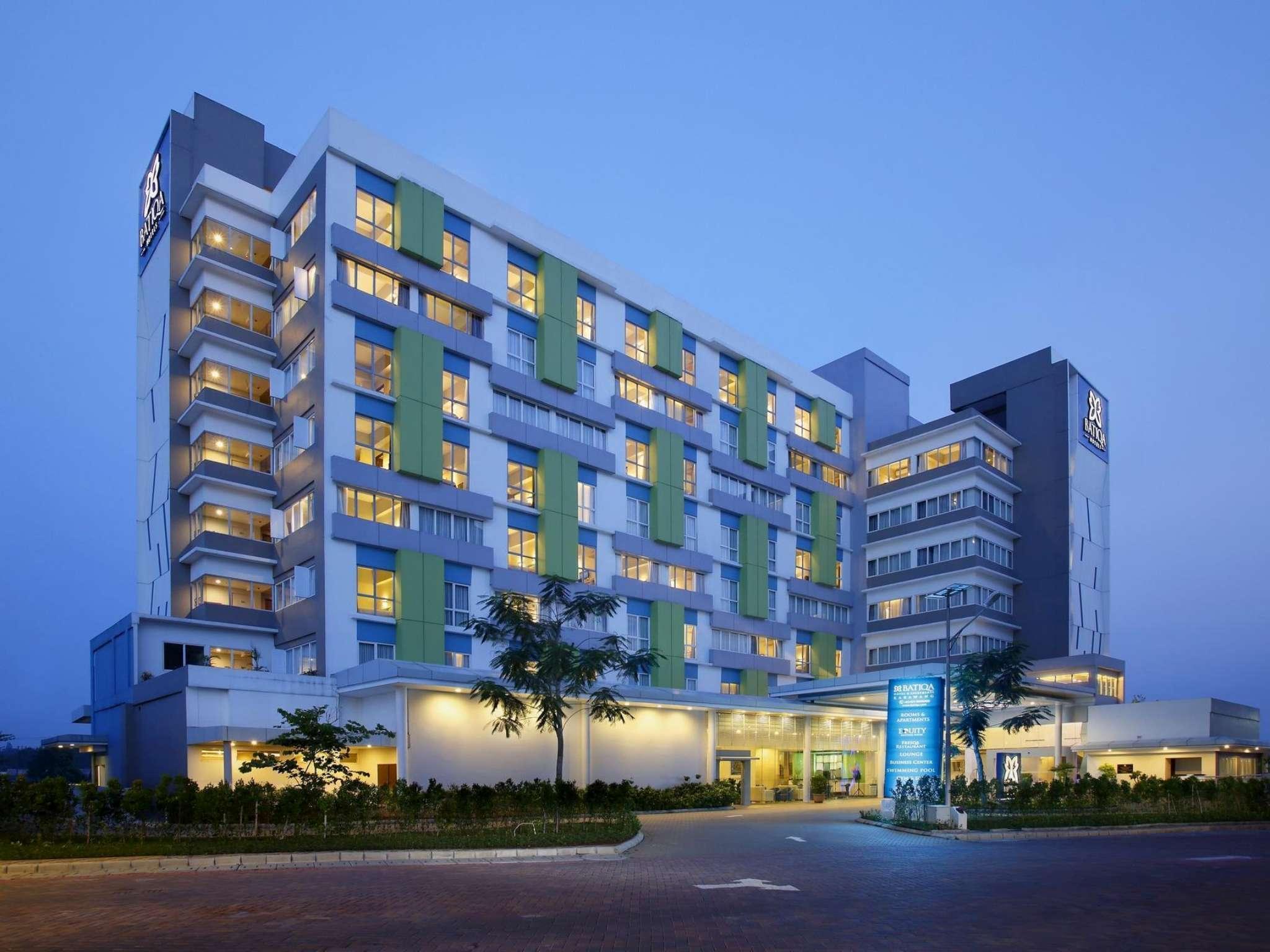Batiqa Hotel y Apartamentos - Karawang Exterior foto