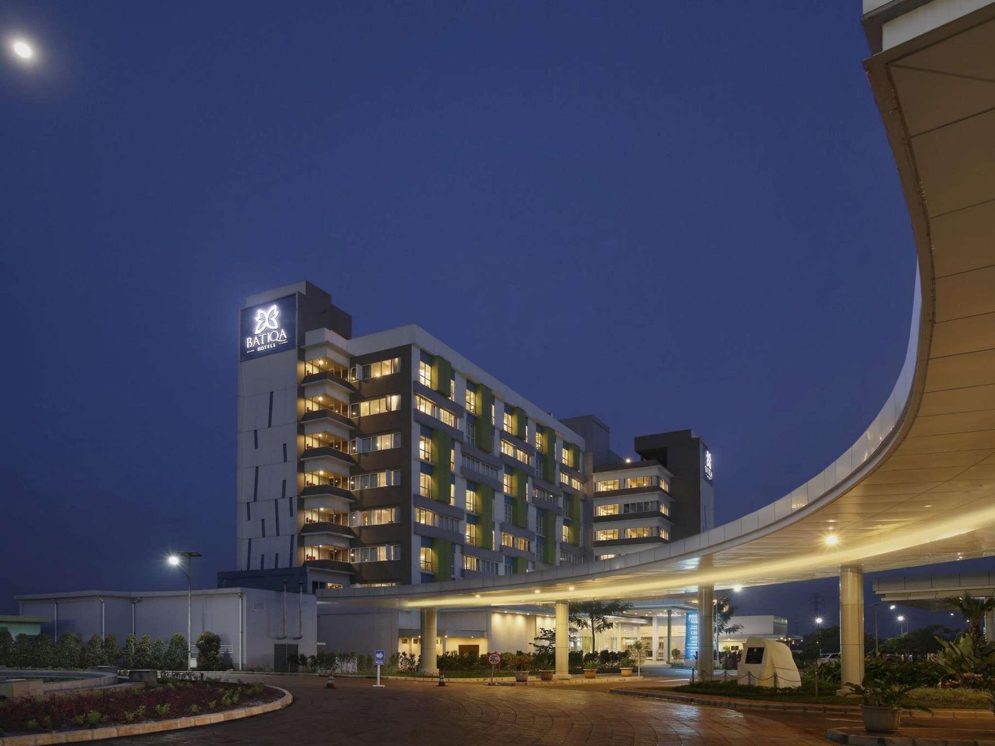 Batiqa Hotel y Apartamentos - Karawang Exterior foto